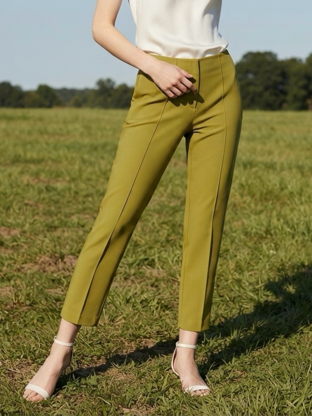 High-Rise Cropped Trousers in Olive Green